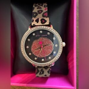 Betsey Johnson Bling Lips Metal Mesh Leopard Band Watch in Box NWOT